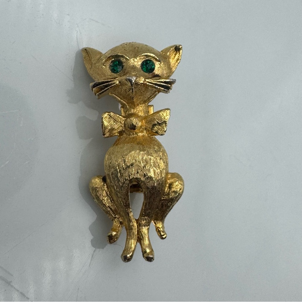 Vintage Gold Tone Cat Brooch with Green Rhinestone Eyes and Bow Tie